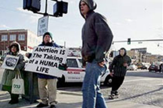 Губернатор Южной Дакоты лишил жертв изнасилования права на аборт