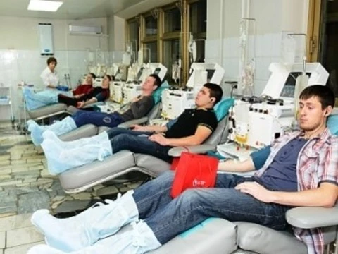 Денежные выплаты донорам крови [заменят социальными льготами]