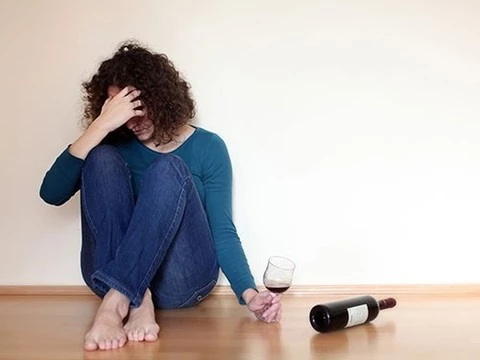 Злоупотребление алкоголем ухудшает течение ПМС