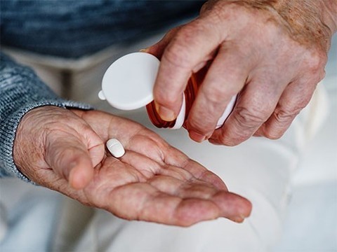 Аспирин не следует принимать здоровым людям после 70 лет
