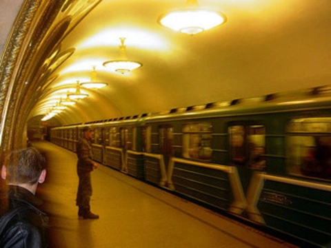 Онищенко заподозрил московское метро в [нарушении режимов вентиляции]