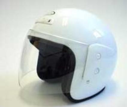 От травм лучше других защищает белый шлем