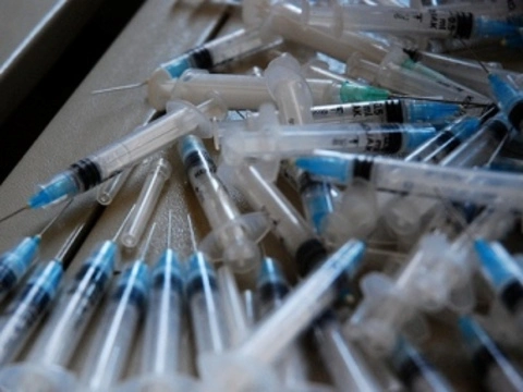 Еще 2800 американцев проверят на гепатит из-за [воровавшей наркотики лаборантки]