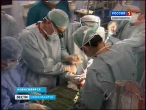 Новосибирские хирурги имплантировали пожилой женщине [бесшовный сердечный клапан]