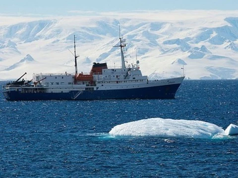 Подозреваемый в причинении тяжкого вреда здоровью врач уплыл в Антарктиду