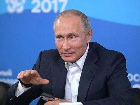 Владимир Путин предложил подумать о платной медицине
