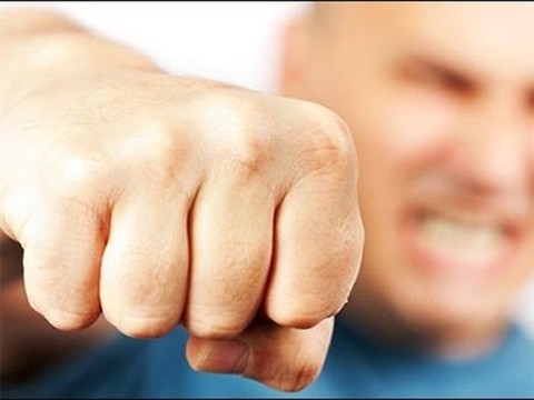 Мужчина избил двух краснодарских хирургов