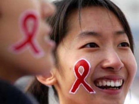 Китай [открыл границы для ВИЧ-инфицированных и прокаженных]