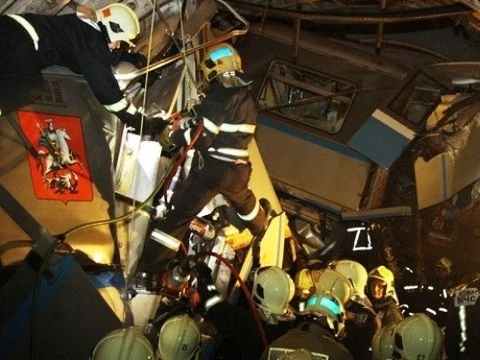 Количество пострадавших при [аварии в метро достигло 271]