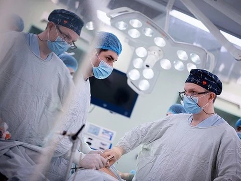 Онкохирурги НМИЦ радиологии удалили пациенту забрюшинную опухоль весом около 20 кг