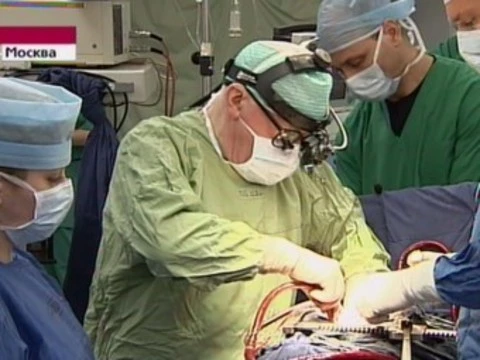 [Московские хирурги дважды пересадили сердце] пациентке из Чечни