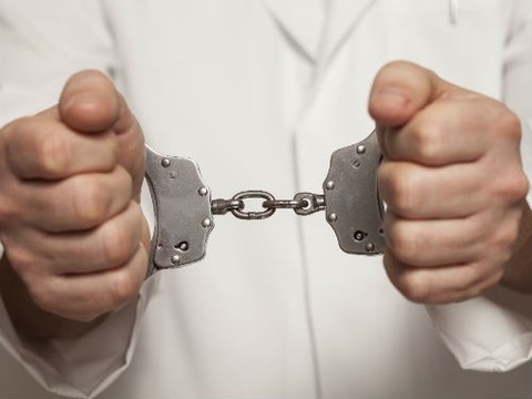 Педиатра из Кировской области приговорили к 1 году и 4 месяцам ограничения свободы