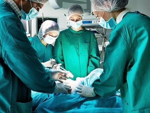 Английские врачи установили пациенту 20-сантиметровый «бионический пенис»