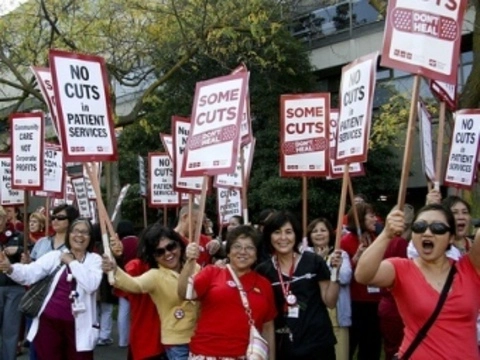 Тысячи калифорнийских медсестер [провели однодневную забастовку]