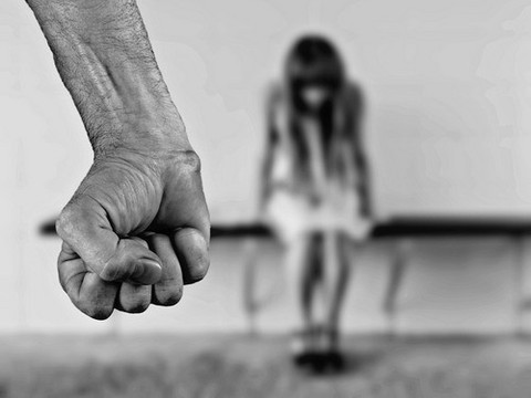 Подростки больше склонны к насилию, если видят оскорбительное отношение к девушкам