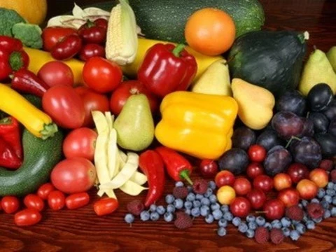 Обилие овощей и фруктов в рационе [снижает риск смерти почти в два раза]